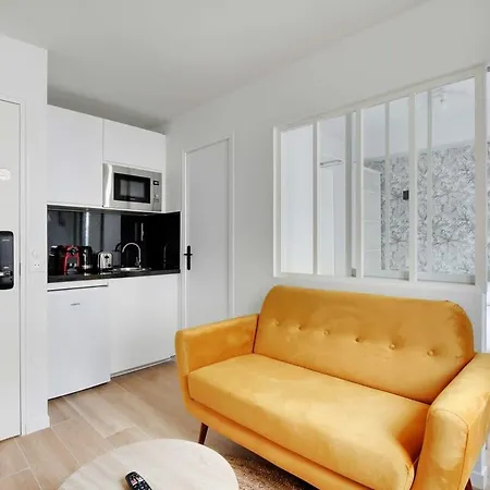 Cosy And Bright Little Flat Menilmontant Daire Paris